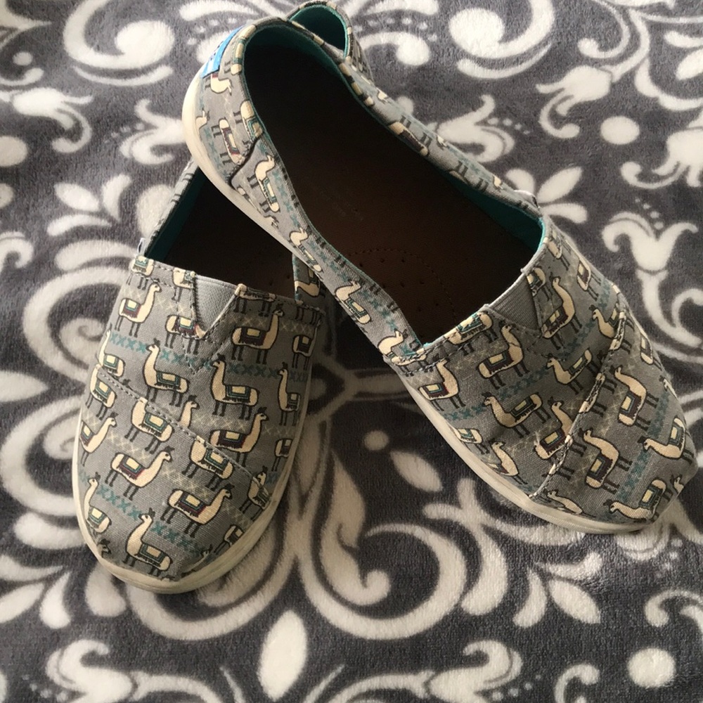 Grey Llama Toms 🦙